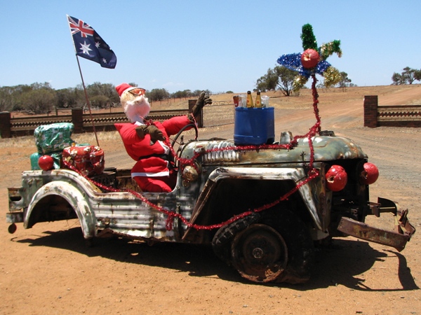 Australischer Weihnachtsmann Bild gefunden in Google unter australischer Weihnachtsmann. Nicht der typischste Gruss, aber witzig